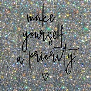 RV 🚍 Gal 🙆🏻‍♀️ downsizing ⬇️ my closet 🛍🎀🪞